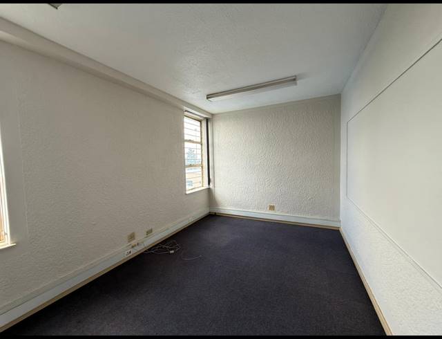 1,080M² OFFICE TO LET IN ALRODE